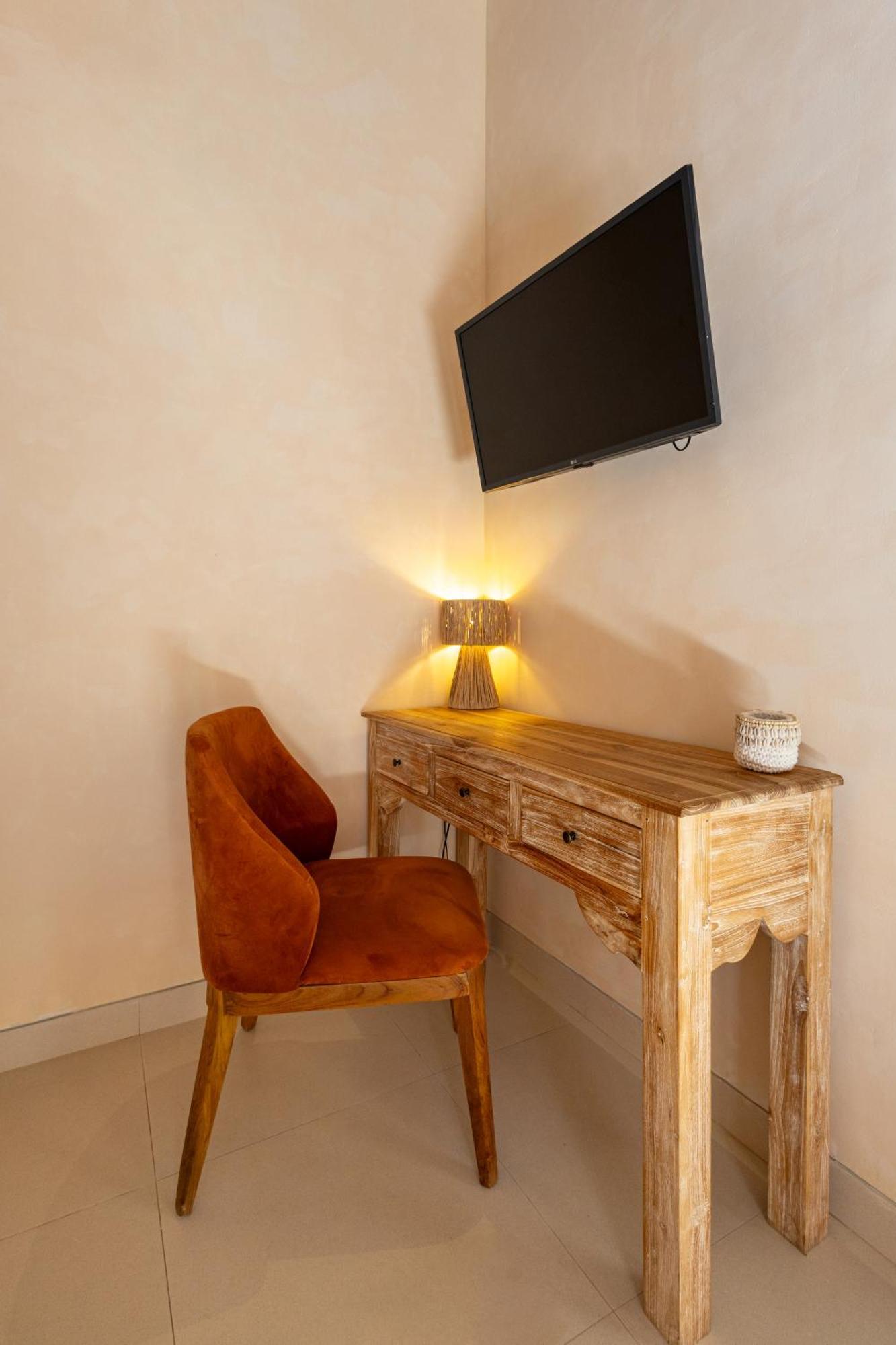 Dalung  The Pink Joglo, A Cheerful 3Bdr Villa W/Pool And Rice-Field View. מראה חיצוני תמונה
