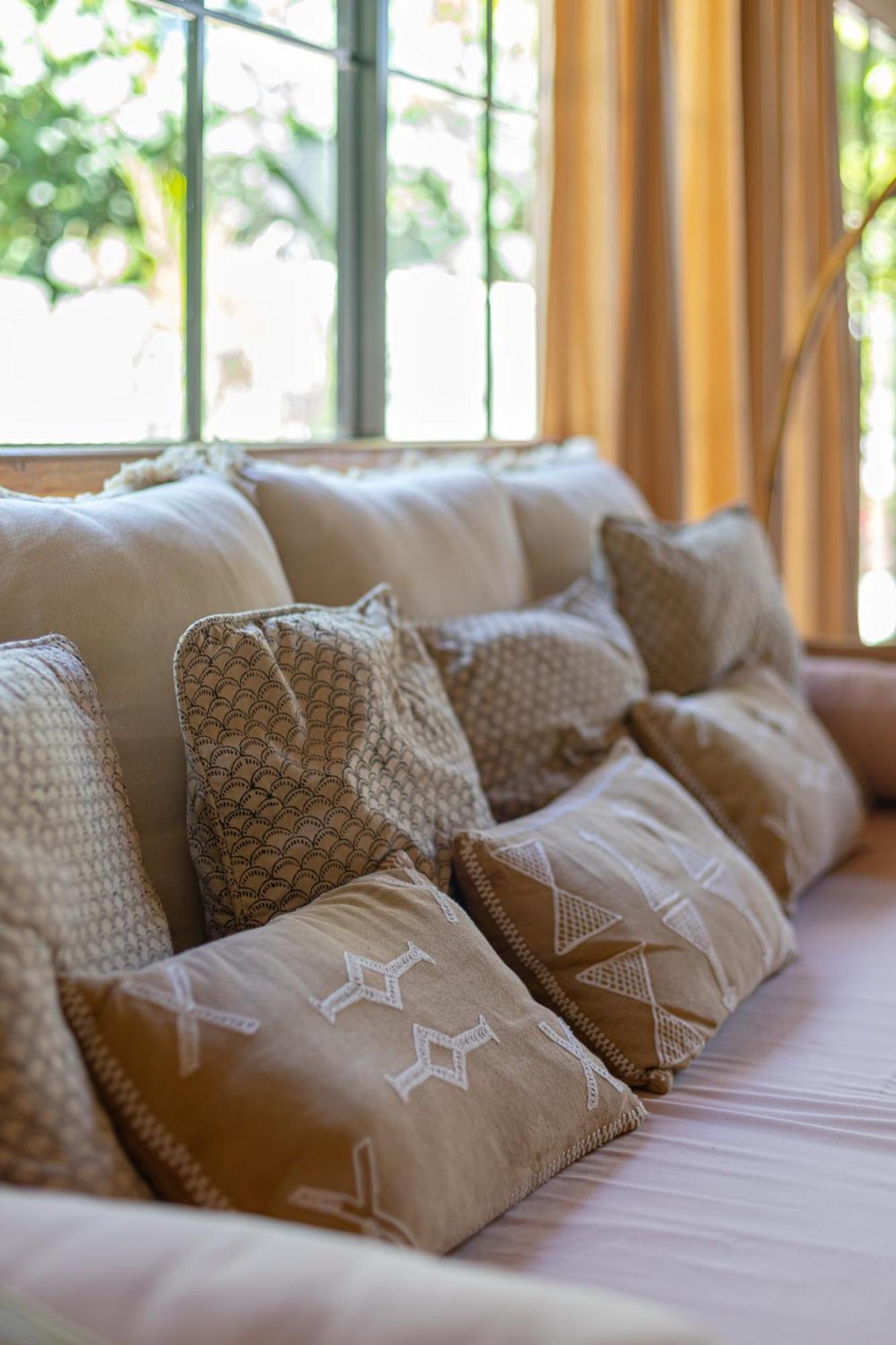 Dalung  The Pink Joglo, A Cheerful 3Bdr Villa W/Pool And Rice-Field View. מראה חיצוני תמונה